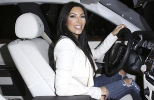 Ким Кардашиан “Mercedes G63” худалдаж авчээ